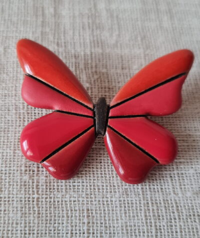 Broșă fluture – nuanțe de roșu