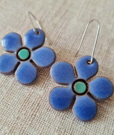 Cercei: flori albastre